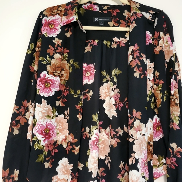 Black floral blouse - Picture 1 of 5